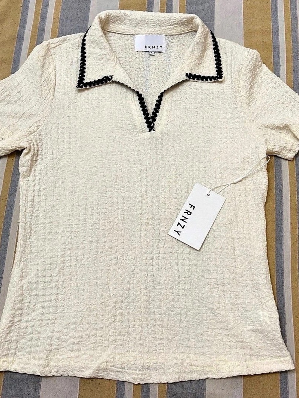 FRNZY Textured Collared Top in Cream & Black Size Large NWT